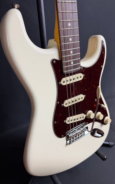 Fender American Professional II Stratocaster Electric Guitar Olympic White w/ OHSC