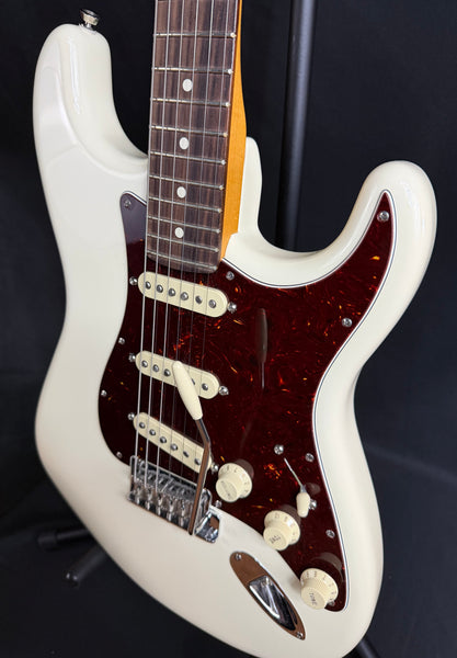 Fender American Professional II Stratocaster Electric Guitar Olympic White w/ OHSC