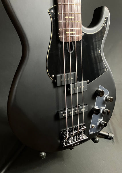 Yamaha BB734A Broad Bass 4-String Bass Guitar Translucent Matte Black w/ Gig Bag (019)