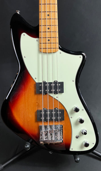 Fender Player Plus Active Meteora Bass 4-String Bass Guitar 3-Tone Sunburst w/ Gig Bag