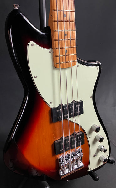 Fender Player Plus Active Meteora Bass 4-String Bass Guitar 3-Tone Sunburst w/ Gig Bag