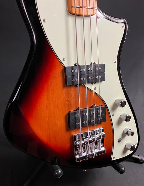 Fender Player Plus Active Meteora Bass 4-String Bass Guitar 3-Tone Sunburst w/ Gig Bag