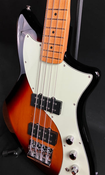 Fender Player Plus Active Meteora Bass 4-String Bass Guitar 3-Tone Sunburst w/ Gig Bag