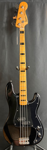 Squier Classic Vibe 70's Precision Bass 4-String Bass Guitar Gloss Black Finish (383)