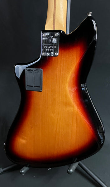 Fender Player Plus Active Meteora Bass 4-String Bass Guitar 3-Tone Sunburst w/ Gig Bag