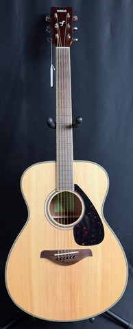 Yamaha FS820 Small Body Solid Top Acoustic Guitar Natural Finish