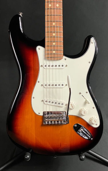 Fender Player Stratocaster Electric Guitar 3-Tone Sunburst Finish (754)