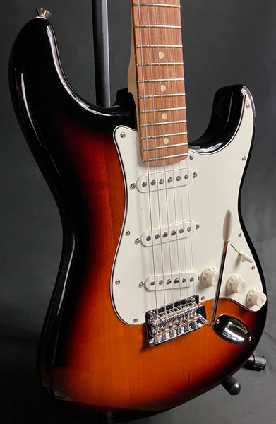 Fender Player Stratocaster Electric Guitar 3-Tone Sunburst Finish (754)