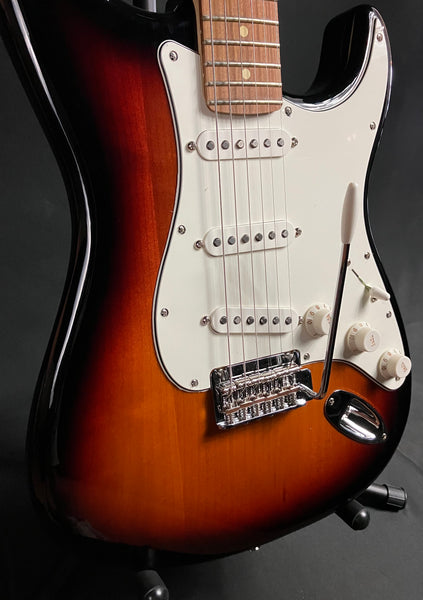 Fender Player Stratocaster Electric Guitar 3-Tone Sunburst Finish (754)