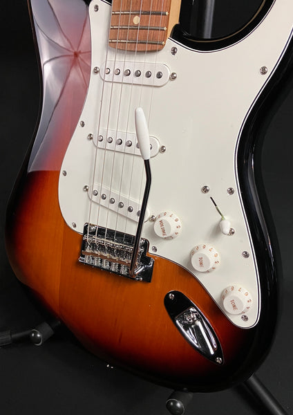 Fender Player Stratocaster Electric Guitar 3-Tone Sunburst Finish (754)
