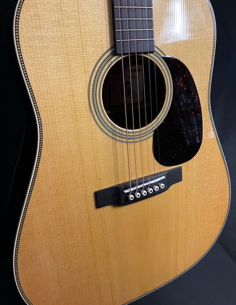 Martin D-28 Billy Strings Dreadnought Acoustic Guitar Vintage Natural Finish w/ Case (022)