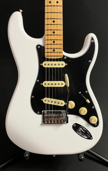 Fender Player II Stratocaster Electric Guitar Polar White Finish