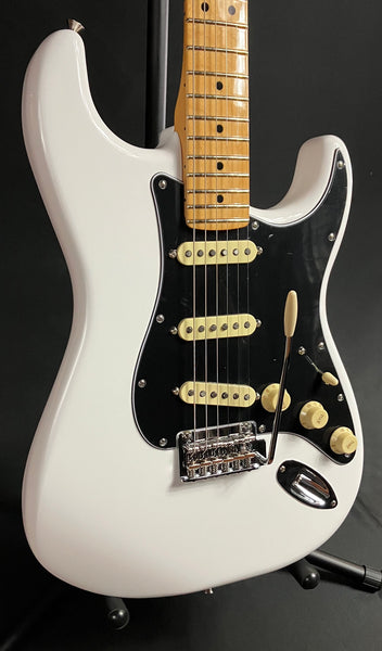 Fender Player II Stratocaster Electric Guitar Polar White Finish