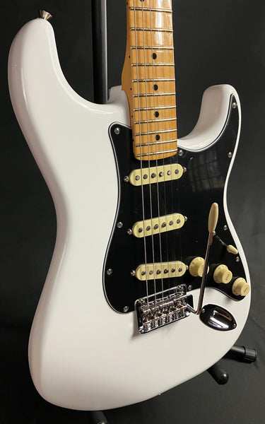 Fender Player II Stratocaster Electric Guitar Polar White Finish