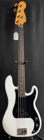 Fender Player II Precision Bass 4-String Bass Guitar Polar White Finish