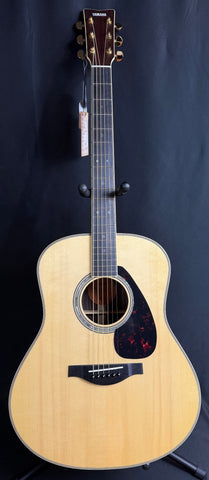 Yamaha LL16 ARE Handcrafted Dreadnought Acoustic-Electric Guitar Gloss Natural w/ Soft Case