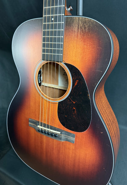 Martin 00-10E Retro Joe Bonamassa Acoustic-Electric Guitar 1937 Sunburst w/ Soft Case (843)