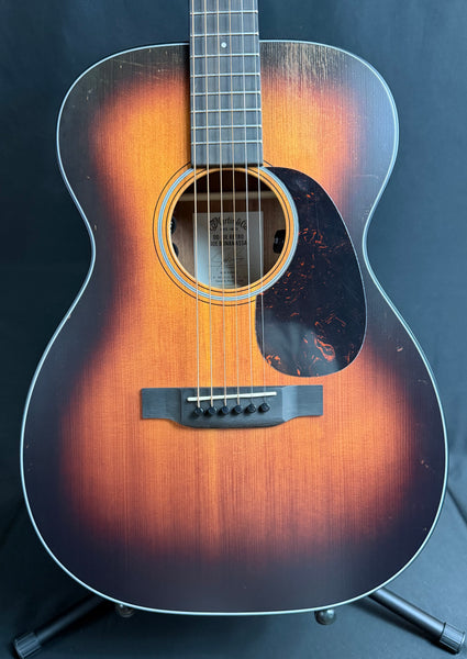 Martin 00-10E Retro Joe Bonamassa Acoustic-Electric Guitar 1937 Sunburst w/ Soft Case (847)