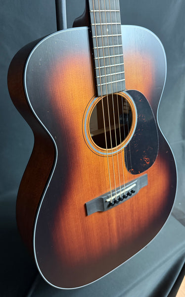 Martin 00-10E Retro Joe Bonamassa Acoustic-Electric Guitar 1937 Sunburst w/ Soft Case (847)