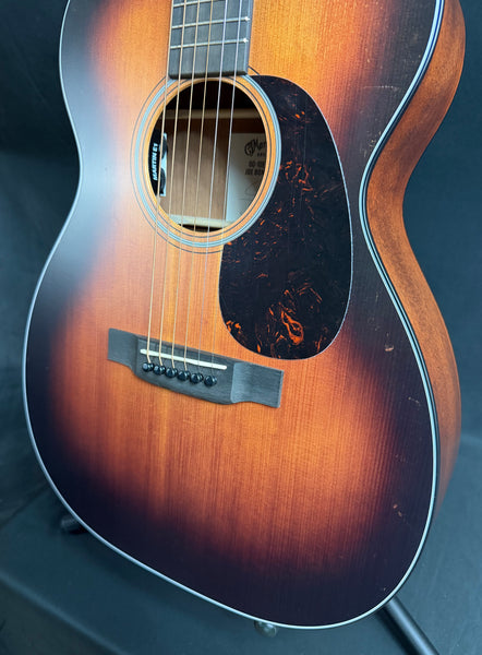 Martin 00-10E Retro Joe Bonamassa Acoustic-Electric Guitar 1937 Sunburst w/ Soft Case (847)