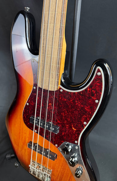 Squier Classic Vibe 60's Jazz Bass Fretless 4-String Bass Guitar 3-Tone Sunburst