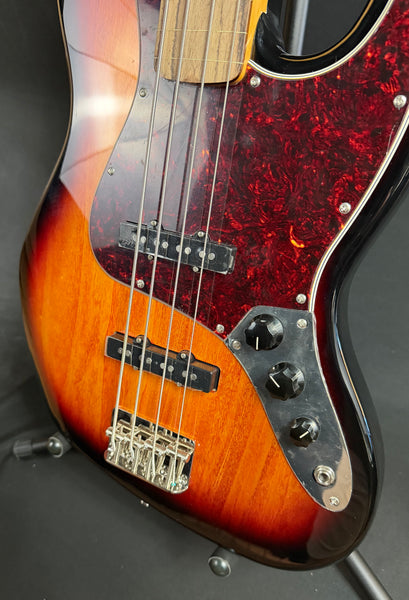 Squier Classic Vibe 60's Jazz Bass Fretless 4-String Bass Guitar 3-Tone Sunburst