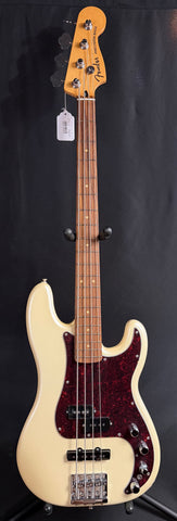 Fender Player Plus Active Precision Bass 4-String Bass Guitar Olympic Pearl w/ Gig Bag