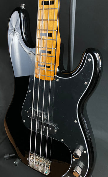 Squier Classic Vibe 70's Jazz Bass 4-String Bass Guitar Gloss Black