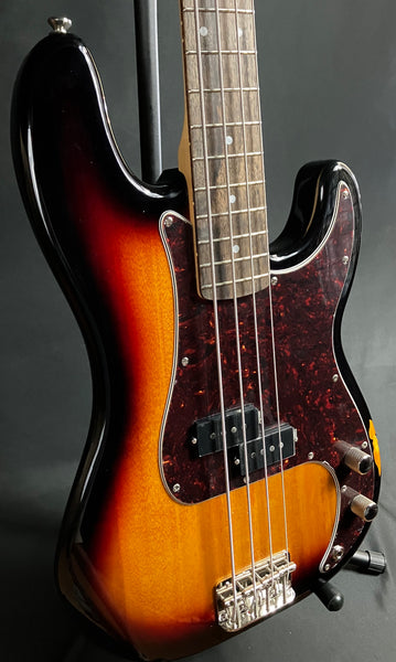 Squier Classic Vibe 60's Precision Bass 4-String P-Bass Guitar 3-Tone Sunburst