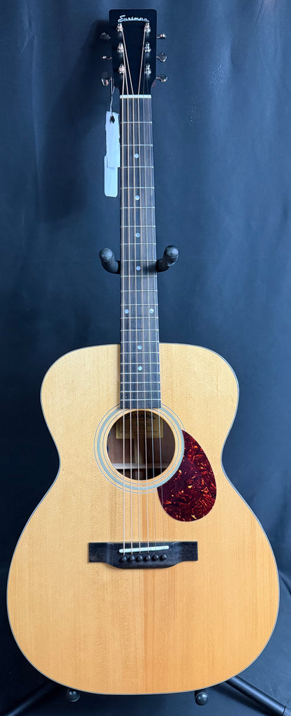 Eastman E1OM-DLX Deluxe Orchestra Acoustic-Electric Guitar Gloss Natural w/ Gig Bag