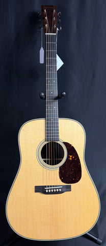 Martin HD-28 (2025) Standard Dreadnought Acoustic Guitar Gloss Natural w/ Case (087)