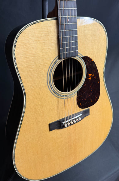 Martin HD-28 (2025) Standard Dreadnought Acoustic Guitar Gloss Natural w/ Case (087)