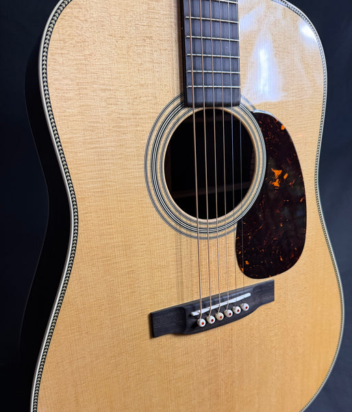 Martin HD-28 (2025) Standard Dreadnought Acoustic Guitar Gloss Natural w/ Case (087)