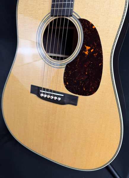 Martin HD-28 (2025) Standard Dreadnought Acoustic Guitar Gloss Natural w/ Case (087)