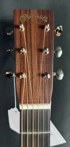 Martin HD-28 (2025) Standard Dreadnought Acoustic Guitar Gloss Natural w/ Case (166)