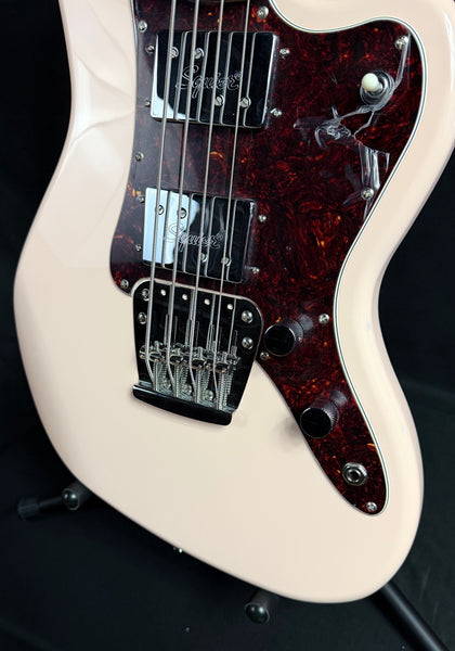 Squier FSR Paranormal Rascal Bass 4-String Bass Guitar Shell Pink Finish