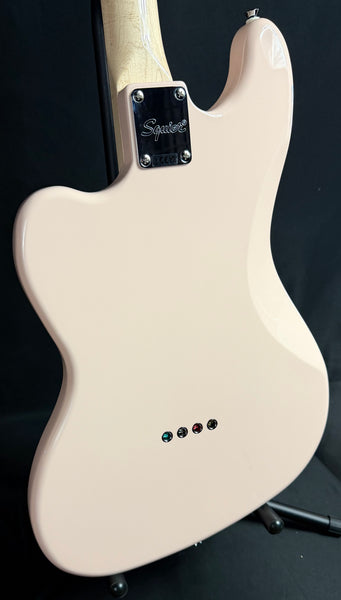 Squier FSR Paranormal Rascal Bass 4-String Bass Guitar Shell Pink Finish