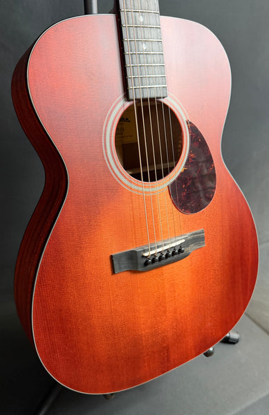 Eastman E1OM-CLA Orchestra Model Acoustic Guitar Classic Finish w/ Gig Bag