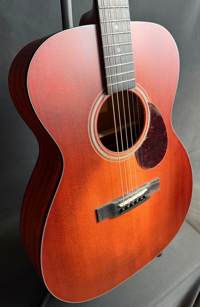 Eastman E1OM-CLA Orchestra Model Acoustic Guitar Classic Finish w/ Gig Bag