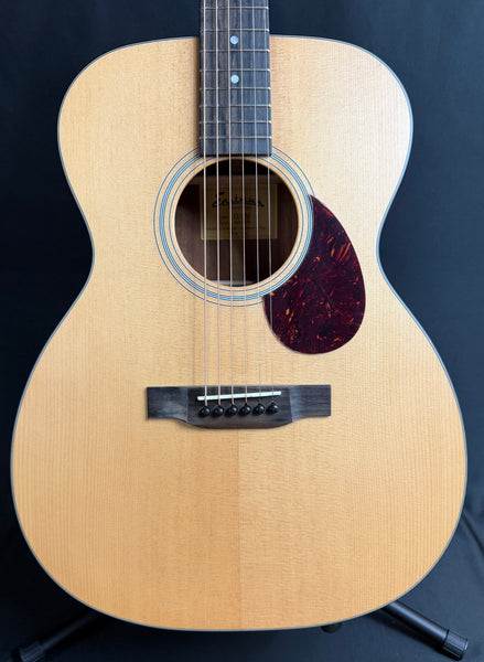 Eastman E1OM Orchestra Acoustic Guitar Natural Satin Finish w/ Gig Bag