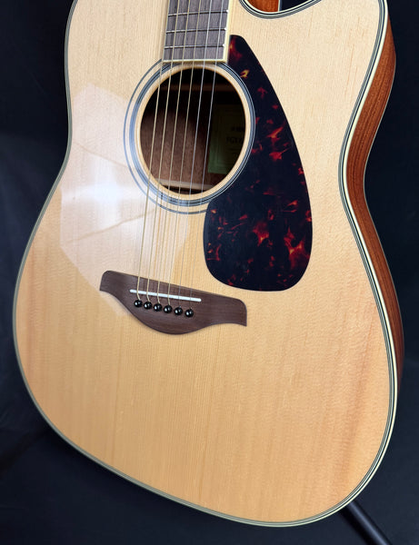 Yamaha FGX820C Dreadnought Cutaway Acoustic-Electric Guitar Gloss Natural