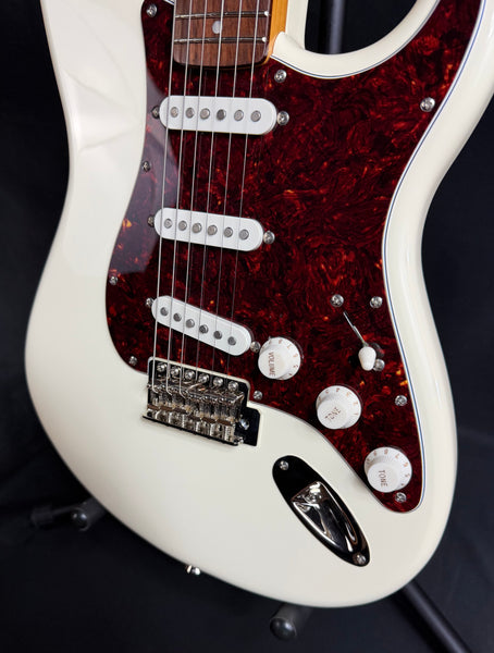 Squier Classic Vibe 70's Stratocaster Electric Guitar Olympic White Finish