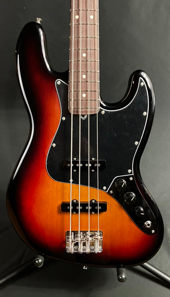 Fender American Performer Jazz Bass 4-String Bass Guitar 3-Tone Sunburst w/ Gig Bag (657)