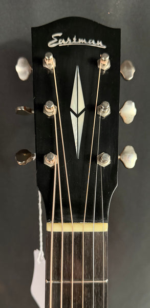 Eastman E22SS/V-SB Slope Shoulder Dreadnought Acoustic Guitar Antique Varnish Sunburst w/ Case