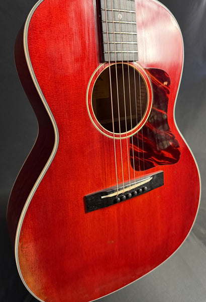 Eastman E10OOSS/V Concert Acoustic Guitar Classic Antique Varnish w/ Case