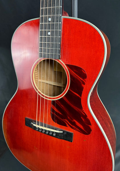Eastman E10OOSS/V Concert Acoustic Guitar Classic Antique Varnish w/ Case