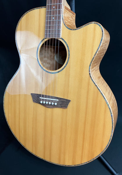 Washburn WJ45SCE Flamed Maple Jumbo Cutaway Acoustic-Electric Guitar Natural w/ Case