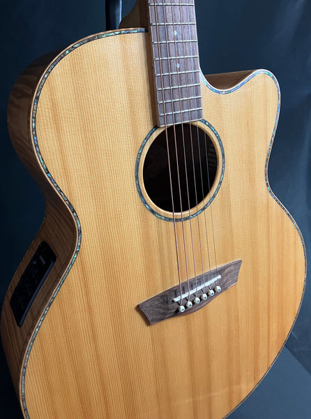 Washburn WJ45SCE Flamed Maple Jumbo Cutaway Acoustic-Electric Guitar Natural w/ Case
