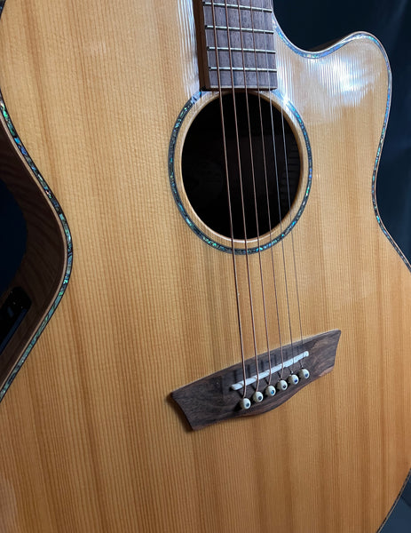 Washburn WJ45SCE Flamed Maple Jumbo Cutaway Acoustic-Electric Guitar Natural w/ Case
