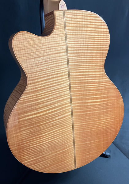 Washburn WJ45SCE Flamed Maple Jumbo Cutaway Acoustic-Electric Guitar Natural w/ Case